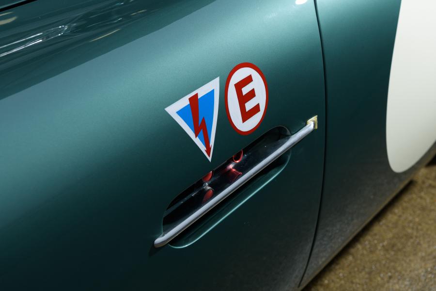 Детали экстерьера Aston Martin DB4 GT Continuation 2017 года  (WW) (фото 25 из 83)
